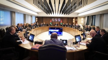مجلس الوزراء يقرر تعديل أسس منح الإقامة والجنسية للمستثمرين مجلس الوزراء يقرر تعديل أسس منح الإقامة والجنسية للمستثمرين