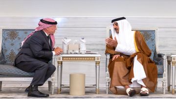 الملك يقدم العزاء إلى أمير دولة قطر بوفاة الشيخ حمد الملك يقدم العزاء إلى أمير دولة قطر بوفاة الشيخ حمد