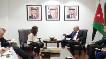 الصفدي يبحث مع روفو تعزيز العلاقات الأردنية الفرنسية