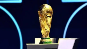 من يحق له لمس كأس العالم دون قفازات؟ من يحق له لمس كأس العالم دون قفازات؟