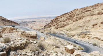 الأشغال : بدء صيانة طريق الكرك - الأغوار الأشغال : بدء صيانة طريق الكرك - الأغوار