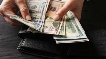 الدولار ينتعش مع إبقاء المركزي الأميركي على سعر الفائدة الدولار ينتعش مع إبقاء المركزي الأميركي على سعر الفائدة