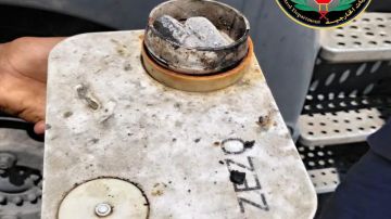 ضبط سائق يدخن الأرجيلة أثناء قيادة مركبته ضبط سائق يدخن الأرجيلة أثناء قيادة مركبته