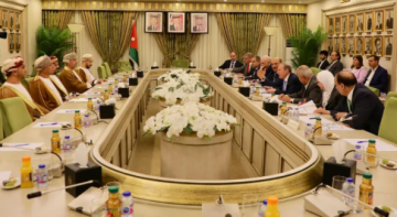 قانونية الأعيان تلتقي رئيس وأعضاء نظيرتها العمانية قانونية الأعيان تلتقي رئيس وأعضاء نظيرتها العمانية