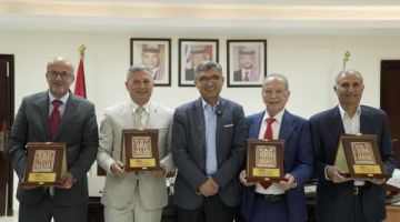 إقليم البترا تكرم شخصيات أردنية ودولية بذكرى تتويج البترا كإحدى عجائب الدنيا السبع إقليم البترا تكرم شخصيات أردنية ودولية بذكرى تتويج البترا كإحدى عجائب الدنيا السبع