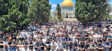 65 ألفا يؤدون صلاة الجمعة في المسجد الأقصى 65 ألفا يؤدون صلاة الجمعة في المسجد الأقصى