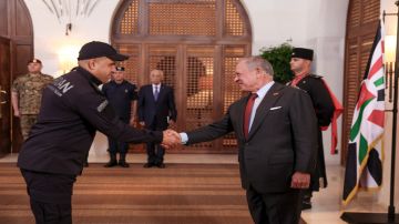 الملك يلتقي فريق البحث والإنقاذ الأردني الدولي العائد من فنزويلا ويشيد بجهوده الملك يلتقي فريق البحث والإنقاذ الأردني الدولي العائد من فنزويلا ويشيد بجهوده