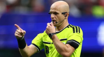 أرشيفو فار: المخادمة أفضل حكم في كأس العالم أرشيفو فار: المخادمة أفضل حكم في كأس العالم