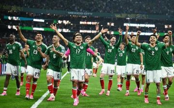 المكسيك تفوز على الإكوادور 2-0 وتبلغ دور الـ16 المكسيك تفوز على الإكوادور 2-0 وتبلغ دور الـ16