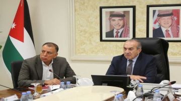أبو السمن والفراية يؤكدان أهمية تأهيل المعابر الحدودية