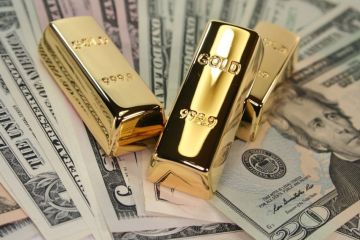 الذهب يتراجع تحت ضغط الدولار والأنظار تتجه لاجتماع الاحتياطي الاتحادي