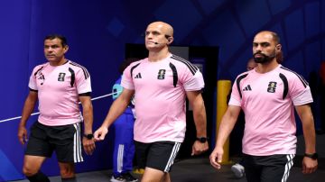 طاقم تحكيم أردني يدير مباراة الولايات المتحدة وبلجيكا طاقم تحكيم أردني يدير مباراة الولايات المتحدة وبلجيكا