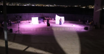 عرض مسرحية النهر لن يفصلني عنك في العقبة عرض مسرحية النهر لن يفصلني عنك في العقبة