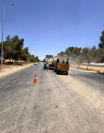 المباشرة بفصل الطريق الملوكي في مادبا بحزيرة وسطية المباشرة بفصل الطريق الملوكي في مادبا بحزيرة وسطية