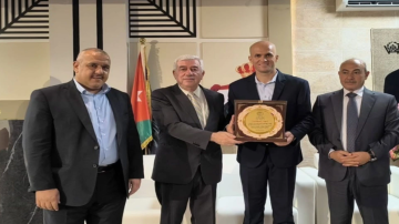 بلدية الرمثا تكرم الحكم الدولي أدهم المخادمة وقدامى نجوم النادي بلدية الرمثا تكرم الحكم الدولي أدهم المخادمة وقدامى نجوم النادي