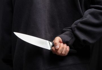 واقعة مروعة .. شاب ينحر آخر أمام المارة في الشارع واقعة مروعة .. شاب ينحر آخر أمام المارة في الشارع