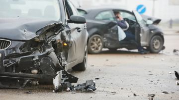 تصادم 7 مركبات على نزول ناعور دون إصابات تصادم 7 مركبات على نزول ناعور دون إصابات
