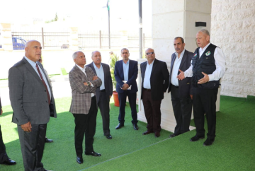 الرقاد يتفقد نادي المتقاعدين العسكريين في الطفيلة الرقاد يتفقد نادي المتقاعدين العسكريين في الطفيلة