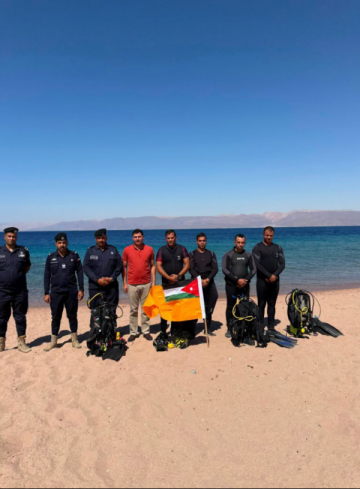الدفاع المدني يطلق حملة لتنظيف البحر من المخلفات الضارة الدفاع المدني يطلق حملة لتنظيف البحر من المخلفات الضارة