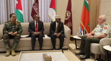 اللواء الركن الحنيطي يستقبل وزير الدفاع الصومالي اللواء الركن الحنيطي يستقبل وزير الدفاع الصومالي