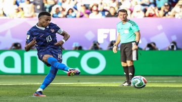 فرنسا تعبر باراغواي بهدف قاتل وتصطدم بالمغرب في ربع النهائي فرنسا تعبر باراغواي بهدف قاتل وتصطدم بالمغرب في ربع النهائي