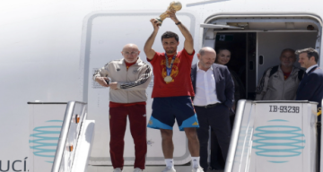 اسبانيا تستقبل ابطال العالم في مدريد وسط احتفالات صاخبة اسبانيا تستقبل ابطال العالم في مدريد وسط احتفالات صاخبة