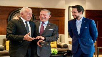 الملك ينعى الرائد المظلي المتقاعد سميح جنكات الملك ينعى الرائد المظلي المتقاعد سميح جنكات