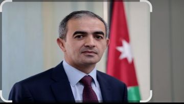 الدكتور عمر ابو غليون رئيس فريق تأليف كتاب الرياضيات الدكتور عمر ابو غليون رئيس فريق تأليف كتاب الرياضيات