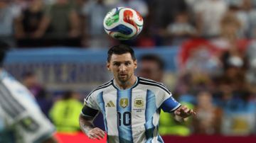 الأرجنتين تواجه إنجلترا بنصف نهائي كأس العالم .. موعد