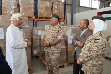 القوات المسلحة الأردنية تتسلم مساعدات طبية من سلطنة عمان القوات المسلحة الأردنية تتسلم مساعدات طبية من سلطنة عمان