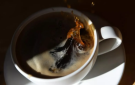 هل تبدأ يومك بالقهوة؟.. أخصائية قلب تقدم نصائح لتجنب آثارها الجانبية