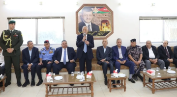مندوبا عن الملك وولي العهد.. العيسوي يعزي عشيرة الحموري مندوبا عن الملك وولي العهد.. العيسوي يعزي عشيرة الحموري
