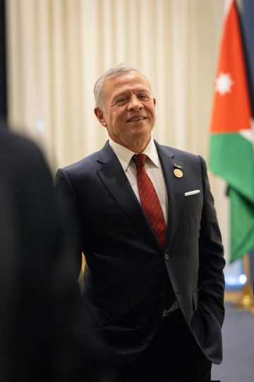 الملك يبدأ الاثنين زيارة دولة إلى الصين يلتقي خلالها الرئيس شي جين بينغ الملك يبدأ الاثنين زيارة دولة إلى الصين يلتقي خلالها الرئيس شي جين بينغ