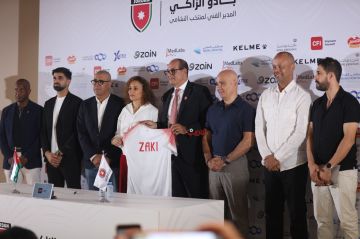 عدسة "الملاعب" ترصد تقديم بادو الزاكي مدربًا للنشامى
