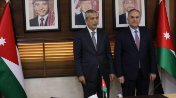 18 محاميا يؤدون اليمين القانونية أمام وزير العدل 18 محاميا يؤدون اليمين القانونية أمام وزير العدل