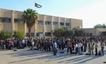 التربية تتوقع انتقال 40 ألف طالب إلى المدارس الحكومية التربية تتوقع انتقال 40 ألف طالب إلى المدارس الحكومية