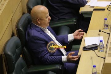 العوايشة: رئيس الوزراء بحط ميسي ورونالدو بجيبته الصغيرة - فيديو العوايشة: رئيس الوزراء بحط ميسي ورونالدو بجيبته الصغيرة - فيديو