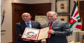 الملك يؤكد ضرورة الاستمرار في بناء ثقة المواطنين بالمؤسسات الوطنية الملك يؤكد ضرورة الاستمرار في بناء ثقة المواطنين بالمؤسسات الوطنية