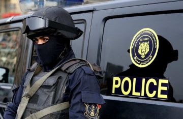 الأمن المصري يضبط تاجرا للأسلحة والمخدرات مع نجله الأمن المصري يضبط تاجرا للأسلحة والمخدرات مع نجله
