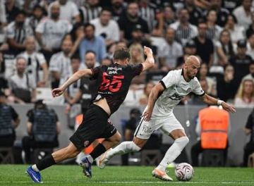 بشيكطاش يعود من التشيك بفوز ثمين في ذهاب تمهيدي الدوري الأوروبي