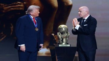 إنفانتينو يطلب مساندة ترامب للاستمرار على رأس الاتحاد الدولي لكرة القدم