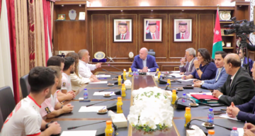 الفايز يلتقي منتخب نشامى2 ويؤكد دعمه لقصار القامة الفايز يلتقي منتخب نشامى2 ويؤكد دعمه لقصار القامة