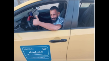 سائق تكسي يعيد علبة تحتوي على مصاغ ذهبي لأصحابها سائق تكسي يعيد علبة تحتوي على مصاغ ذهبي لأصحابها