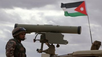 الجيش يسقط 8 صواريخ اخترقت أجواء الأردن الجيش يسقط 8 صواريخ اخترقت أجواء الأردن