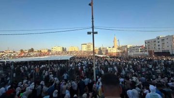 شهادات تناثرت وحفل ألغي .. ماذا جرى في تخريج كلية عجلون؟ ـ فيديو شهادات تناثرت وحفل ألغي .. ماذا جرى في تخريج كلية عجلون؟ ـ فيديو