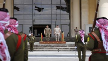 الحنيطي وقائد الجيش اللبناني يبحثان تعزيز التعاون العسكري الحنيطي وقائد الجيش اللبناني يبحثان تعزيز التعاون العسكري