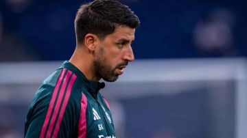 طلبوا منه اللعب معهم .. مساعد مورينيو يبهر لاعبي ريال مدريد طلبوا منه اللعب معهم .. مساعد مورينيو يبهر لاعبي ريال مدريد