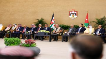 الملك: نشامى القوات المسلحة والأجهزة الأمنية مستمرون بالتصدي لأي اعتداء يستهدف المملكة الملك: نشامى القوات المسلحة والأجهزة الأمنية مستمرون بالتصدي لأي اعتداء يستهدف المملكة