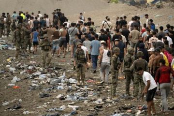 إسبانيا تعيد غالبية المهاجرين وارتفاع ضحايا سبتة إلى 75 قتيلا إسبانيا تعيد غالبية المهاجرين وارتفاع ضحايا سبتة إلى 75 قتيلا