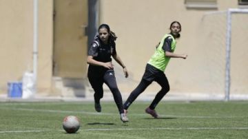 المنتخب الوطني النسوي ت17 ينهي تحضيراته في عمان ويغادر إلى إندونيسيا
